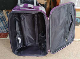 Small rigid luggage case.