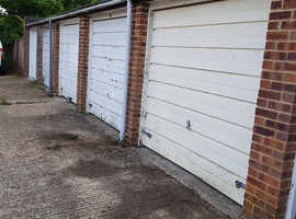 Lock up Garage to rent in Winchester (SO22 4JE)