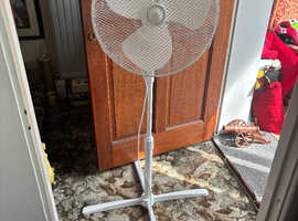 Pelonis 16in oscillating pedestal air cooling electric fan extendable ajustable stand