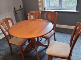 Dinning table with 4 matching chairs  bargain