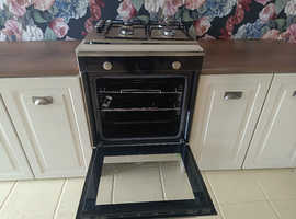 Beautiful never used kitchen and cooker