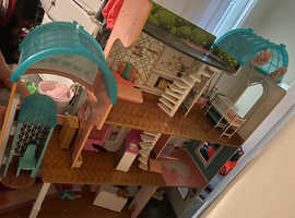 Extra large dollhouse and accessories