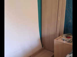 Wardrobe fitter