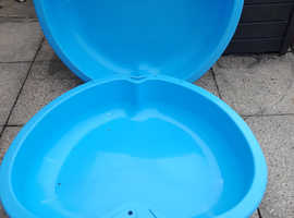 Sand pit / paddling pool  with lid