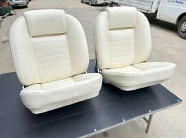 Front seats for Maserati Indy