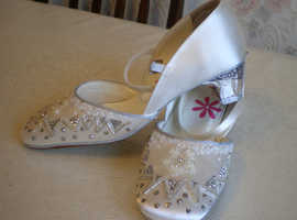 Ever after Cinderella hand decorated Ivory shoes size UK 4