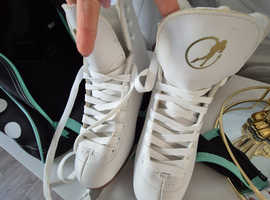 Galaxy Figure skates size 4J BRAND NEW - with bag