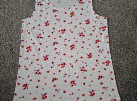 Ladies top size 16 never been worn