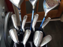 Women's (RH) set of golf clubs (Cobra woods)