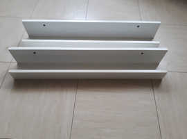 X2 white shelves 60cm