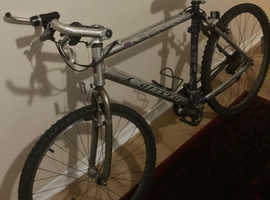Raleigh Arrow 21 speed hybrid men's medium sized bike