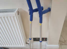 Pair of hardly used crutches