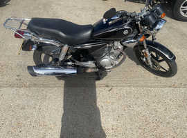 2011 Yamaha YBR 125 Custom, learner legal 125cc, £1295.