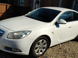 Vauxhall Insignia, 2012 (61) White Hatchback, Manual Diesel, 124,958 miles