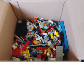 Box of mixed Lego