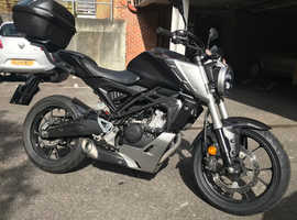 Honda CB125R perfect for commuting or CBT + Extras