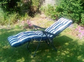 2 folding reclining garden chairs