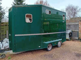 EQUITREK medium trailer 2002 for 2 x 16.2 horses