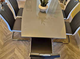 Table/6 chairs