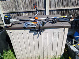 Fuxtec petrol brushcutter/grass strimmer,2 stroke 25.4cc
