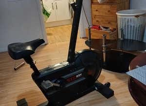 Sculpture 3000 excerise bike with digital performance screen