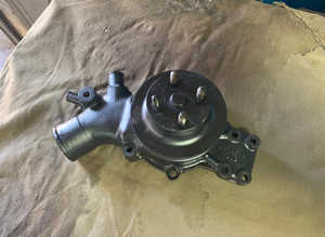 Water pump for Jaguar Xj6 series 1