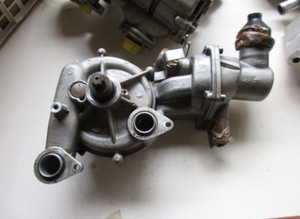 Water pump with thermostat for Lamborghini Gallardo