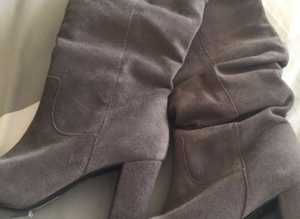 (113) Oasis grey ruffle boots, size 7/41, new!