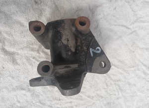 Steering idler support for Ferrari Daytona