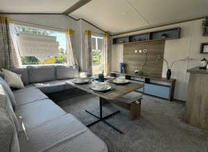 Bargain 3 bedroom caravan for sale on park with great facilities * Suffolk *