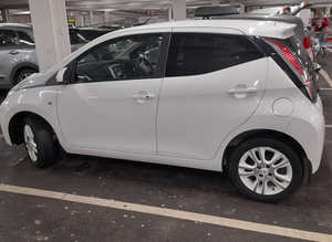 Toyota Aygo, 2015 (65) White Hatchback, Manual Petrol, 65,000 miles