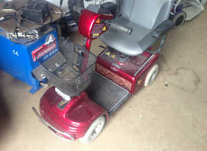 MOBILITY SCOOTER SHOPRIDER DELUXE VGC DELIVERY AVAILABLE.