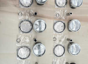 Pistons and rings for engine Ferrari 348 and Mondial T