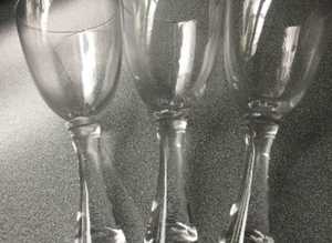 (145) 3 x wine glasses