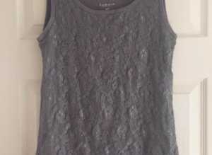 (031) Ladies grey sleeveless top, size small