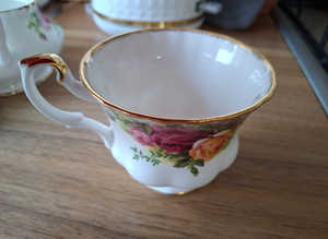 Royal Albert "Old Country Roses" bone china