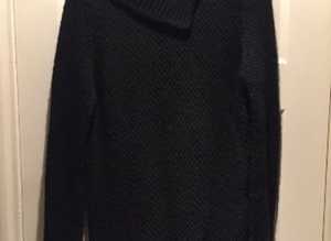(673) Black jumper, size 12