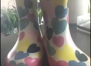 (753) M&S pink heart wellies, new!