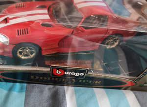Burgo 1 18 Dodge viper