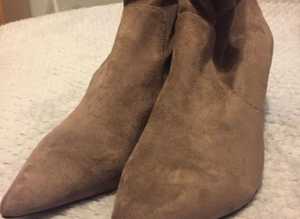 (212) DP taupe ankle boots, size 9/42, new!
