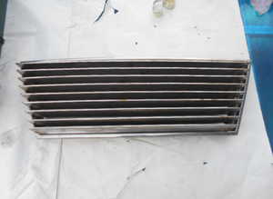 Front grill De Tomaso Deauville