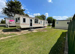 2001 Willerby Granada Holiday Caravan For Sale on Riverside Park Oxfordshire