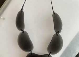 (898) Next black necklace