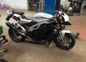 BARN FIND TRIUMPH DAYTONA 995i GOOD ENGINE .GOOD PROJECT CALL FOR ALL INFO