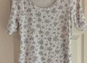(126) White/black top, size 14