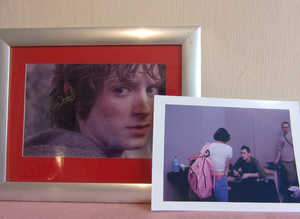 Elijah Wood autograph (Frodo baggins lord of the rings actor)