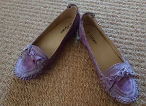 Ladies 'distressed' look mauve slip-on shoes