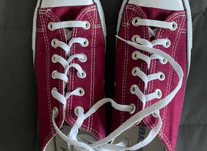 (800) Burgundy red Converse pumps, size 8.5