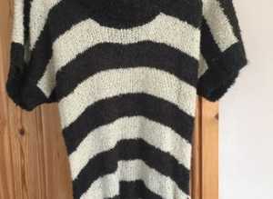(370) Cream/grey striped jumper, size 16, new!