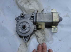 Rh window lifter motor for Ferrari Testarossa